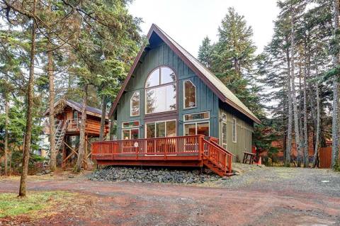 The Whole Family Will Love A Visit To This Adorable Mountainside Cabin In Alaska