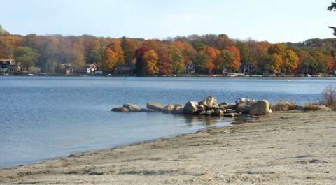 The Most Scenic Lake In New Jersey Is Perfect For A Year-Round Vacation