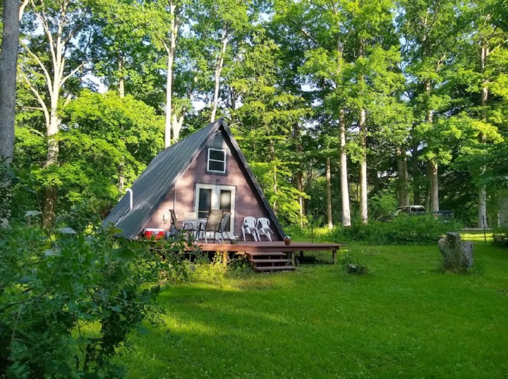 Pet-Friendly A-Frame Cabin VRBO in Illinois