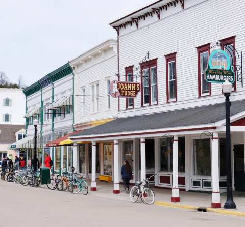 This Island Country Store In Michigan Sells The Most Amazing Homemade Fudge You'll Ever Try