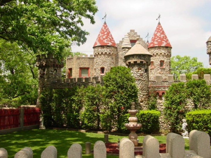 Bettendorf Castle looks like Hogwarts in Illinois