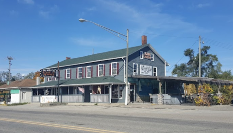 Open Since 1831, New Hudson Inn Has Been Serving Burgers In Michigan Longer Than Any Other Restaurant