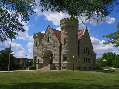 The Beautiful Ohio Library That Looks Like Something From A Book Lover's Dream