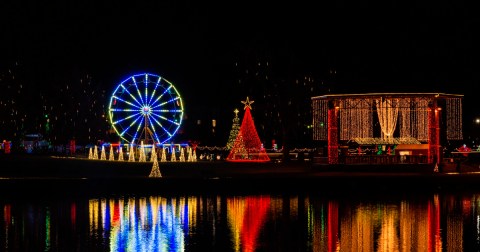 6 Drive-Thru Christmas Lights Displays In Arkansas The Whole Family Can Enjoy