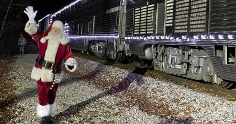 Watch The Indiana Countryside Whirl By On This Unforgettable Christmas Train