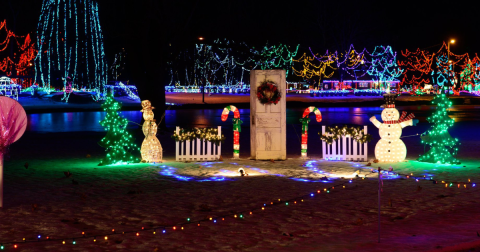 6 Drive-Thru Christmas Lights Displays In Ohio The Whole Family Can Enjoy