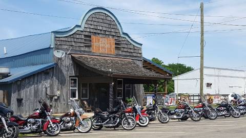 The Crooked Roof Is A Little-Known Illinois Restaurant That's In The Middle Of Nowhere, But Worth The Drive