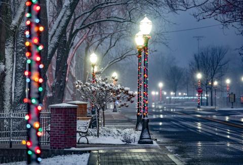 This Tiny Indiana Town Is The Grandest Winter Wonderland You’ll Ever Visit