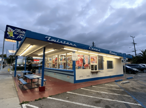 The Oldest Operating Fosters Freeze In Southern California Has Been Serving Mouthwatering Burgers And Ice Cream For Over 75 Years