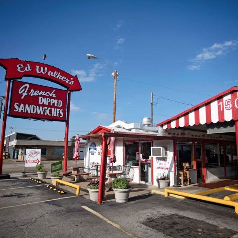 Ed Walker’s Drive-In Has Been Serving The Best Burgers In Arkansas Since 1943