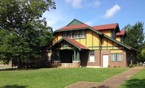 Sleep In A Firehouse Bunk Bed At This Unique Accommodation Option In Little Rock, Arkansas