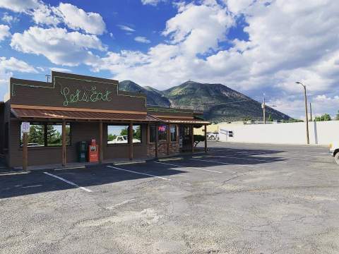 Order No-Frills All-American Food At This Roadside Stop In Arizona