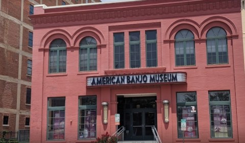 It's Bizarre To Think That Oklahoma Is Home To The World's Largest Collection Of Banjos, But It's True