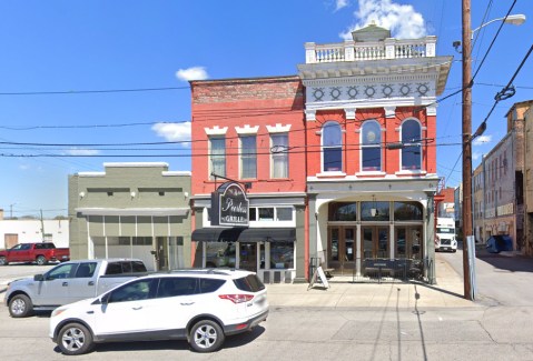 Sip Wine And Mingle With Ghosts At Peerless Saloon, A Famous Haunted Bar In Alabama