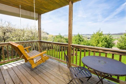 This Illinois Bed & Breakfast Built In 1905 Offers A Secluded Countryside Oasis To Guests