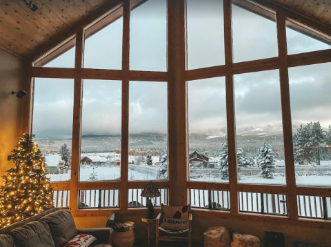 This Arizona Cabin VRBO Is One Of The Coziest Places To Stay When It's Cold Outside