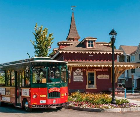 4 Charming Small Towns In New Hampshire With Historic Trolley Tours