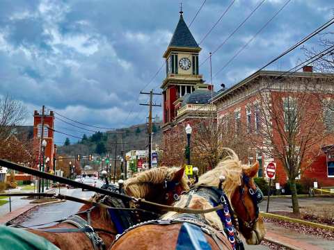 The Charming Small Town In Pennsylvania Where You Can Still Experience An Old-Fashioned Christmas