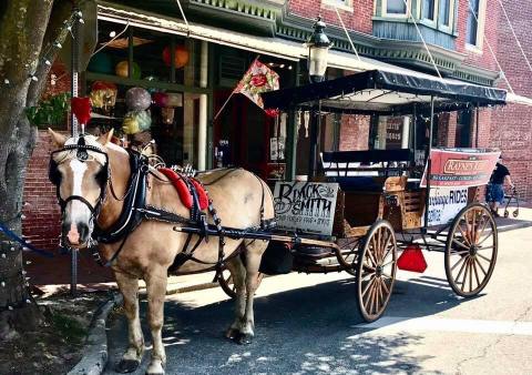 This Maryland Christmas Town Is Straight Out Of A Norman Rockwell Painting