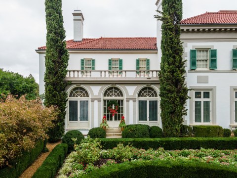 Ogle A Beautiful Estate Decked To The Nines On This Holiday Home Tour In Georgia