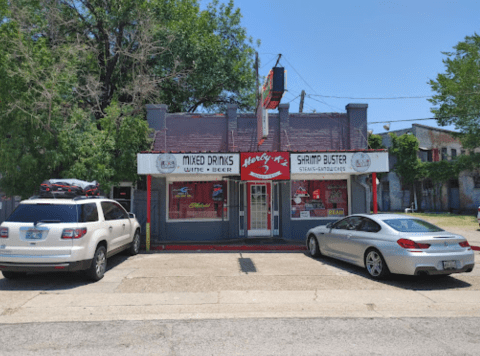 This Tiny But Iconic Seafood Joint In Louisiana Is So Worth The Drive It Takes To Get There