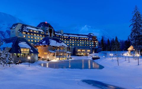 This Alaska Christmas Town Is Straight Out Of A Norman Rockwell Painting