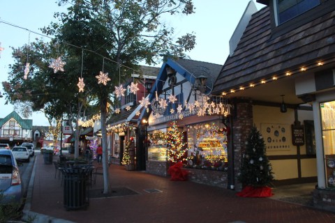 The Charming Small Town In Southern California Where You Can Still Experience An Old-Fashioned Christmas