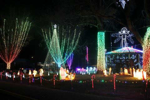 Walk Through A Winter Wonderland Of Ice This Holiday Season At Charlestown's Christmas City In Indiana