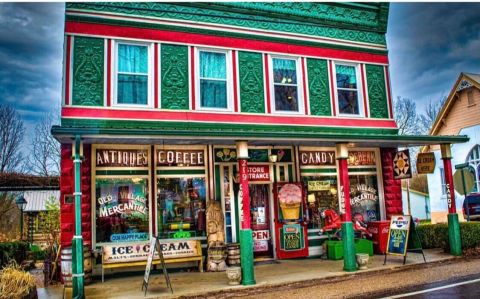 This Country Store In Missouri Sells The Most Amazing Homemade Fudge You'll Ever Try