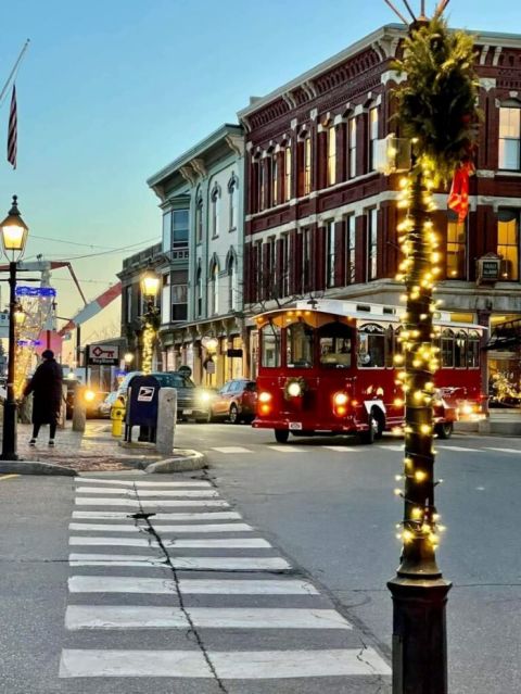 The Charming Small Town In Maine Where You Can Still Experience An Old-Fashioned Christmas