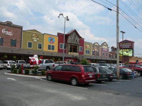 Spanning 40,000 Square Feet, The Three Bears General Store Is Right Here In Tennessee