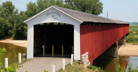 9 Undeniable Reasons To Visit One Of The Oldest And Longest Covered Bridges In Indiana