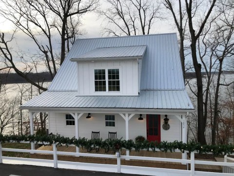 The Magnificent Cottage In Kentucky That Gets Decked Out For The Holidays