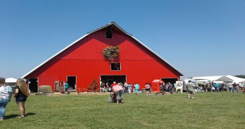 Everyone In Arkansas Should Visit This Epic Flea Market At Least Once