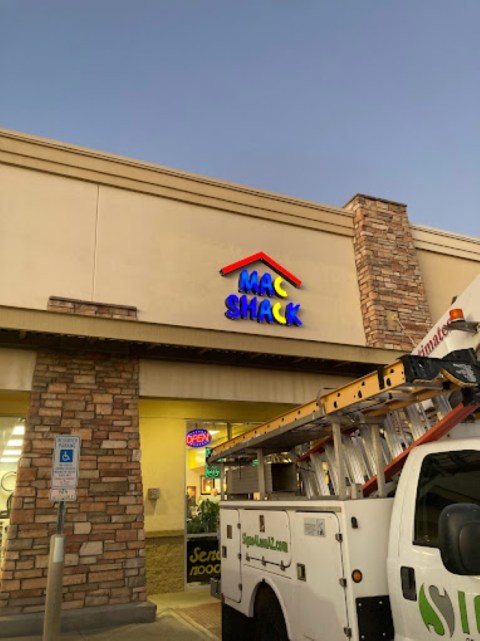 The Most Magnificent Macaroni And Cheese Is Hiding In An Arizona Shopping Center