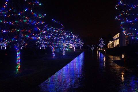 The Charming Small Town Near Cleveland Where You Can Still Experience An Old-Fashioned Christmas