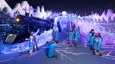 Walk Through A Winter Wonderland Of Ice This Holiday Season At The Gaylord Texan Hotel In Texas