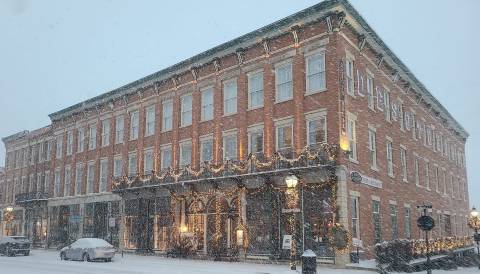 This Illinois Christmas Town Is Straight Out Of A Norman Rockwell Painting