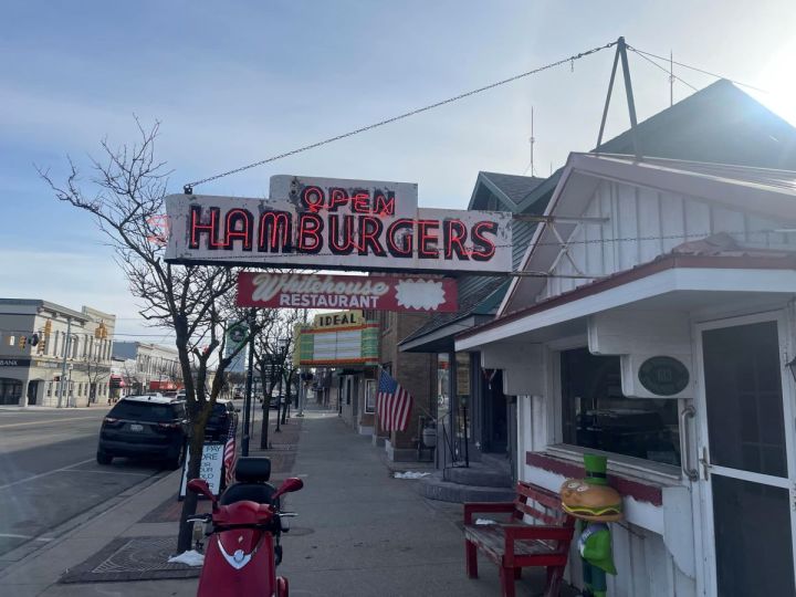 whitehouse burgers clare, mi