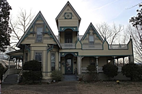 The Charming Quilt Shop In Alabama, Ashville House Quilt Shop, Is Truly A Sight To See