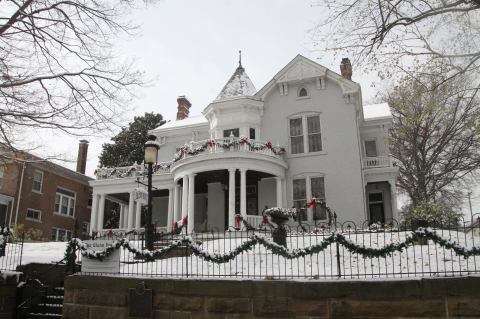 Ogle This Victorian Home Decked To The Nines On This Christmas Tour In Missouri