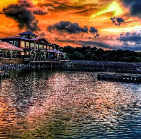 The Breathtaking Waterfront Restaurant In Mississippi Where The View Is As Good As The Food