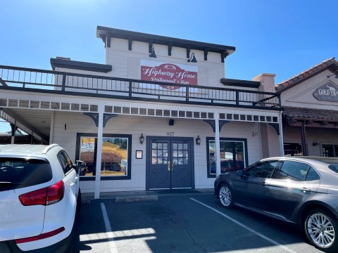 The One Unique Restaurant In Northern California Where You Can Eat Both Eggs Benedict and Stir Fry