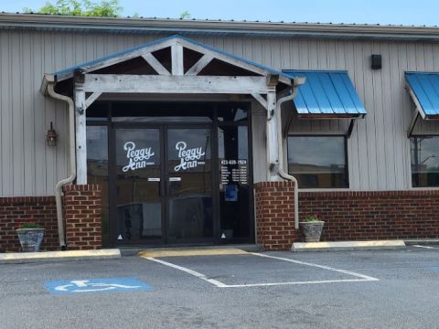 Locals Can't Get Enough Of The Donuts At Peggy Ann's In Tennessee