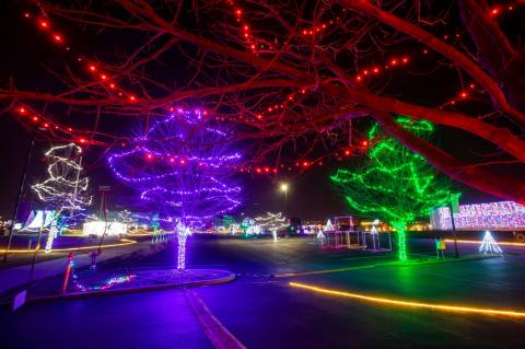 A Drive-Through Christmas Lights Display Is In Lancaster, Pennsylvania And It Looks As Magical As It Sounds