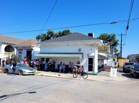 The Fried Chicken From Willie Mae’s In Louisiana Has A Cult Following, And There's A Reason Why