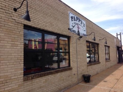 The Ribs From Pappy’s Smokehouse In Missouri Have A Cult Following, And There's A Reason Why