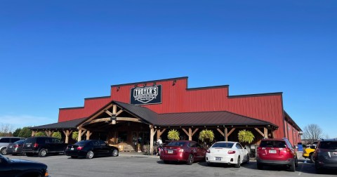 This Two-Building Country Store Makes The Best Homemade Donuts In Tennessee