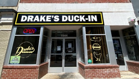 The Best Fried Chicken In South Carolina Is Served At This Iconic Hole-In-The-Wall Restaurant