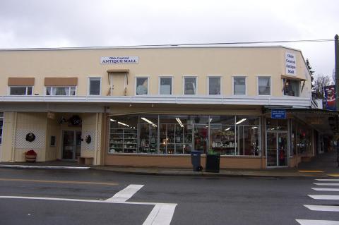 You’ll Find Hundreds Of Treasures At This 2-Story Antique Shop In Washington